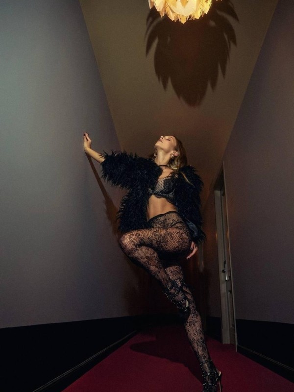 Света привлекательная девушка из Клинцов цена от 6000 руб